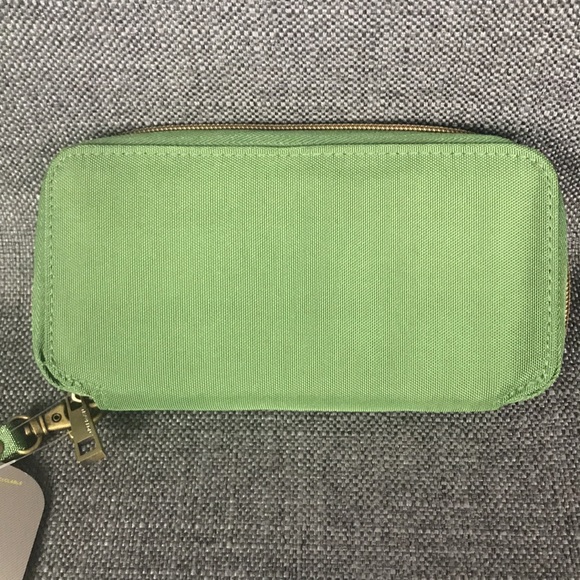 Travelon Bags Nwt Travelon Rfid Blocking Wristlet Clutch Safe Id